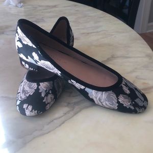 Zara embroidered pumps size 37/6.5